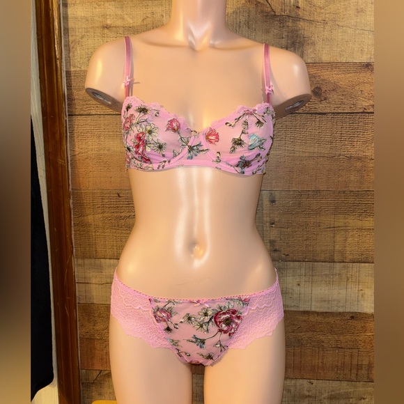 🎀Victoria's Secret Dream Angels Floral Bra & Panty Set